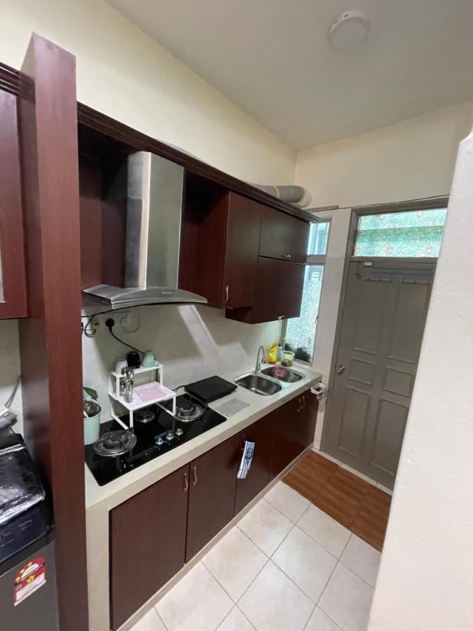 Rumah liburan Austin Perdana 5mins To Aicc Opposite Hsi *