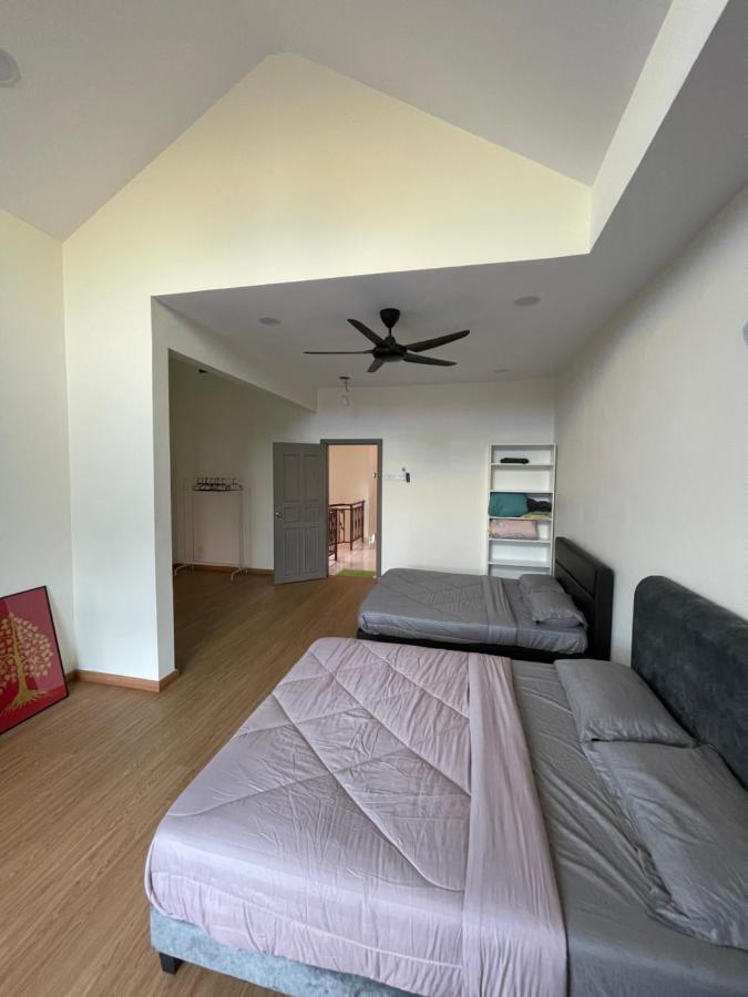 Rumah liburan Austin Perdana 5mins To Aicc Opposite Hsi