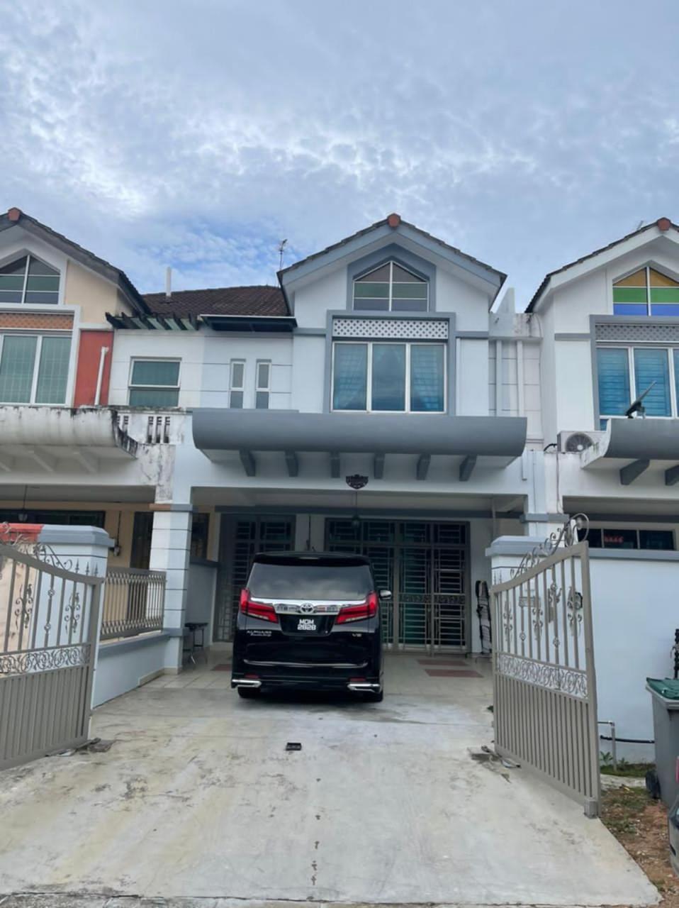 Holiday home Austin Perdana 5mins To Aicc Opposite Hsi *